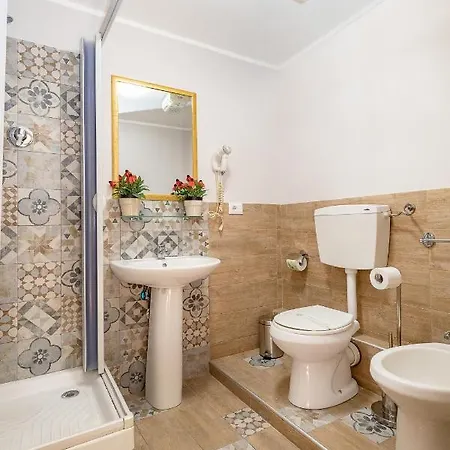 Stesicoro Exclusive Rooms Bed & Breakfast 3*